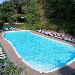 Seven Hills Village Campeggio